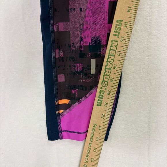 New Under Amour Navy Blue with Bright Purple & Maroon Patterned Capri Leggings S - Picture 7 of 11